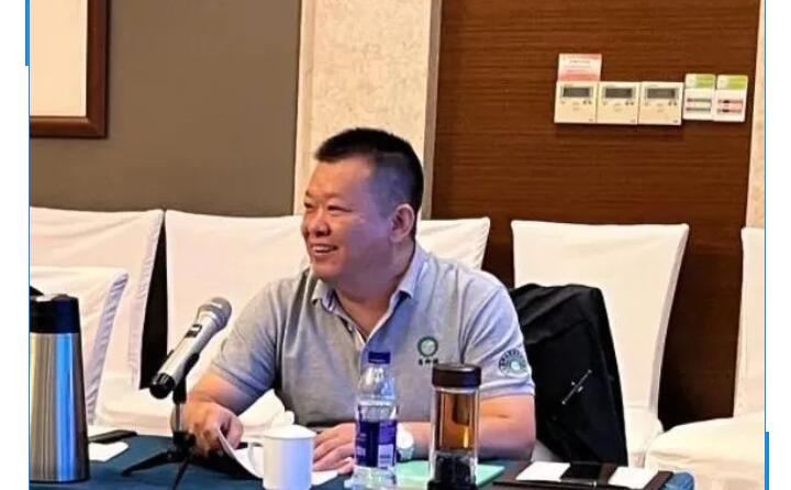 為激發員工工作積極性，激勵員工完成公司各項目標，促進公司與員工的雙贏發展，集團總經理孫寧波宣貫激勵政策